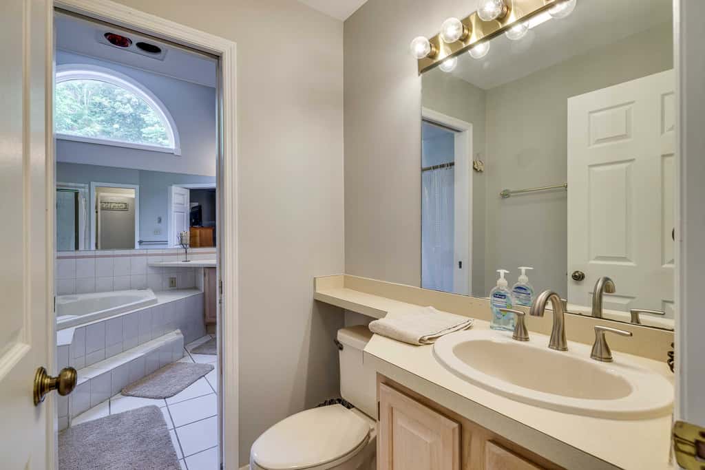 Near Big Boulder Mtn! Home w/ Fireplace & Games