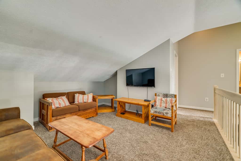 Near Big Boulder Mtn! Home w/ Fireplace & Games