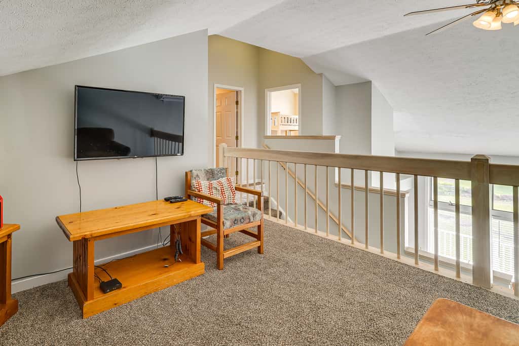Near Big Boulder Mtn! Home w/ Fireplace & Games