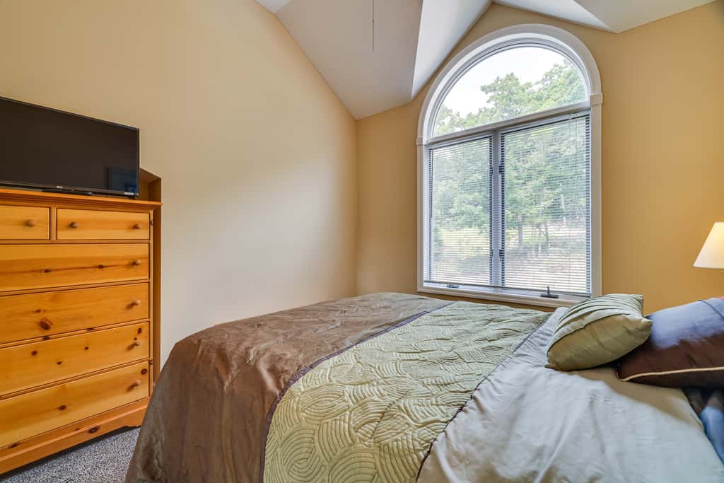 Near Big Boulder Mtn! Home w/ Fireplace & Games