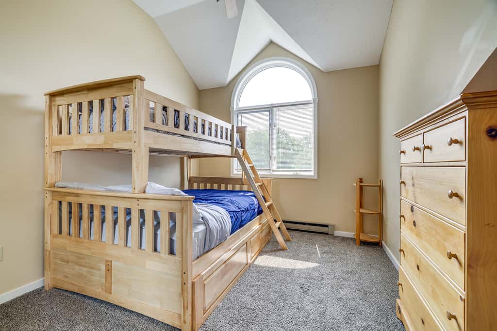 Near Big Boulder Mtn! Home w/ Fireplace & Games
