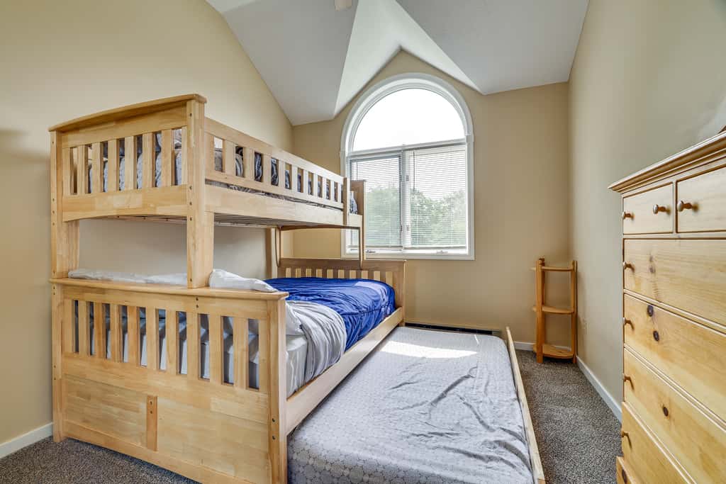 Near Big Boulder Mtn! Home w/ Fireplace & Games
