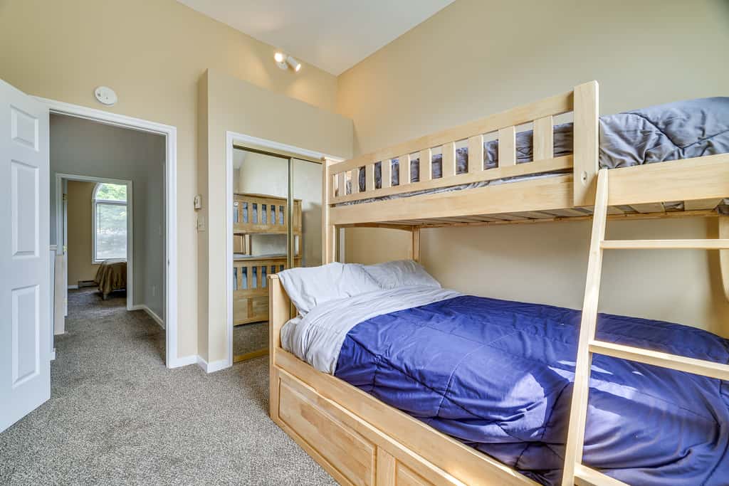 Near Big Boulder Mtn! Home w/ Fireplace & Games