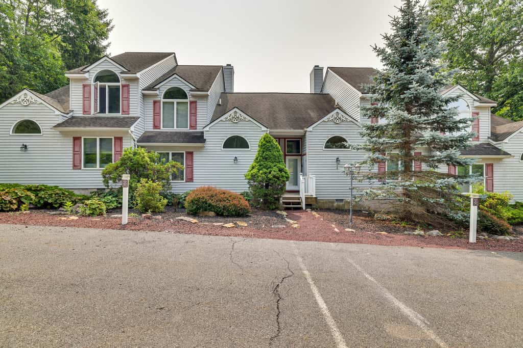 Near Big Boulder Mtn! Home w/ Fireplace & Games