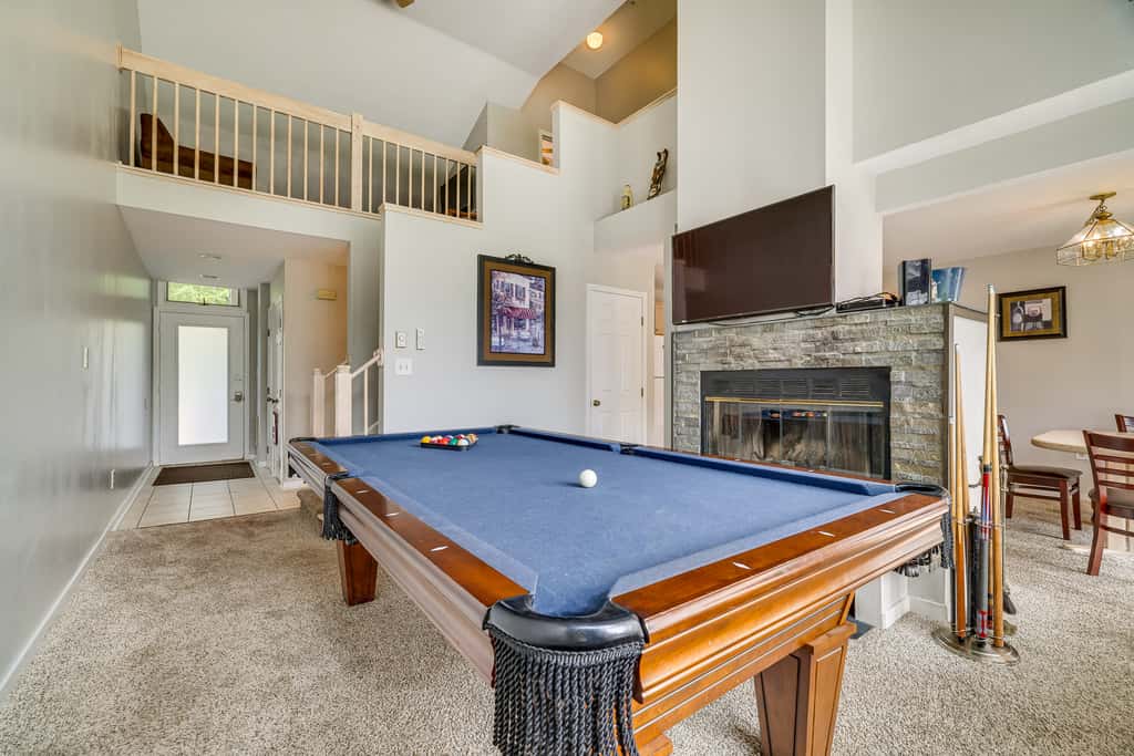 Near Big Boulder Mtn! Home w/ Fireplace & Games