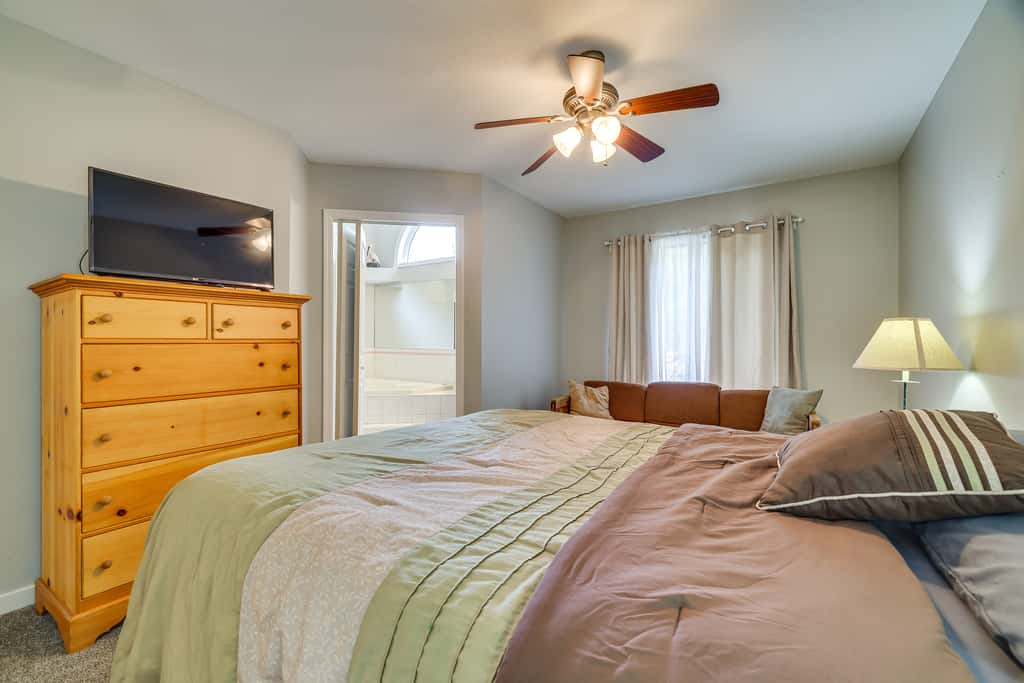 Near Big Boulder Mtn! Home w/ Fireplace & Games