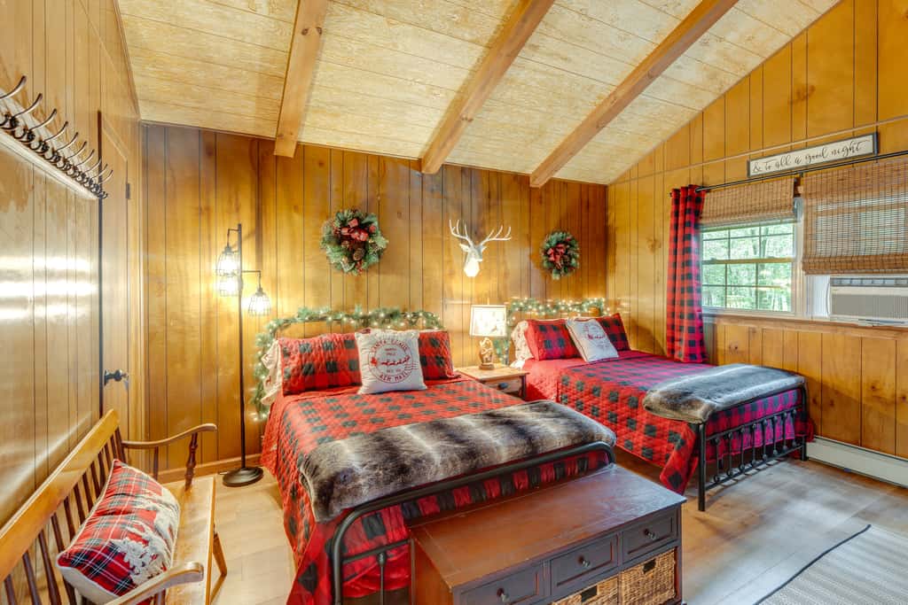 1 Mi to Gouldsboro State Park: Cabin w/ Deck!