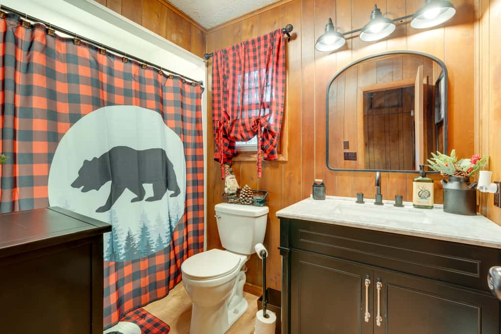 1 Mi to Gouldsboro State Park: Cabin w/ Deck!