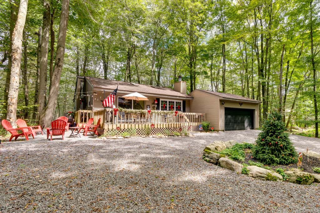 1 Mi to Gouldsboro State Park: Cabin w/ Deck!