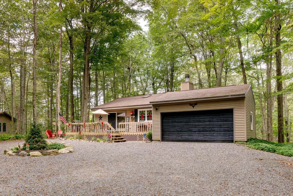 1 Mi to Gouldsboro State Park: Cabin w/ Deck!