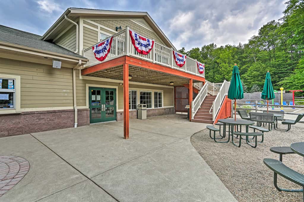 1 Mi to Gouldsboro State Park: Cabin w/ Deck!