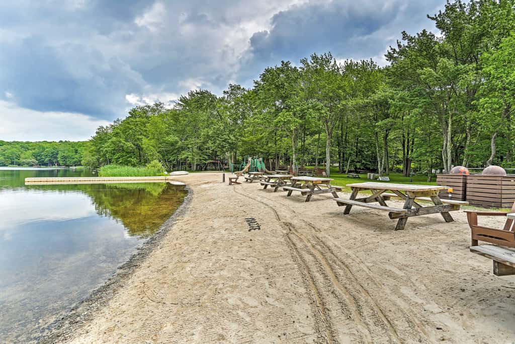 1 Mi to Gouldsboro State Park: Cabin w/ Deck!