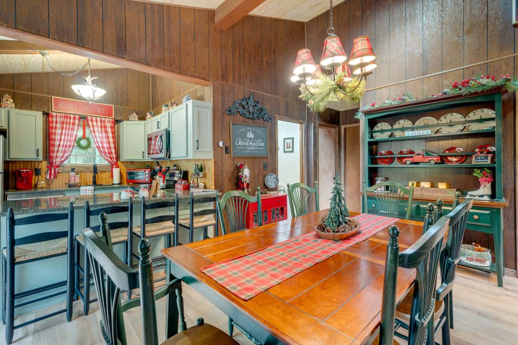 1 Mi to Gouldsboro State Park: Cabin w/ Deck!