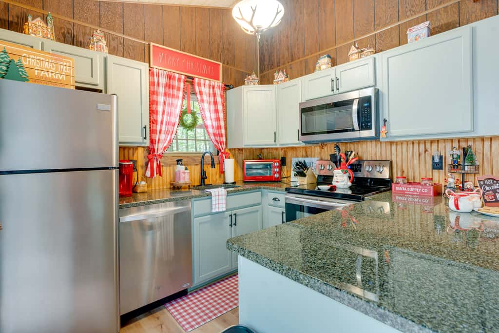 1 Mi to Gouldsboro State Park: Cabin w/ Deck!