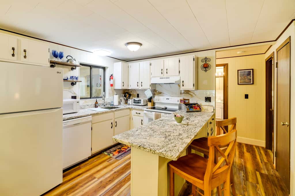 Hike, Swim, Ski & More: Home in Arrowhead Lakes!