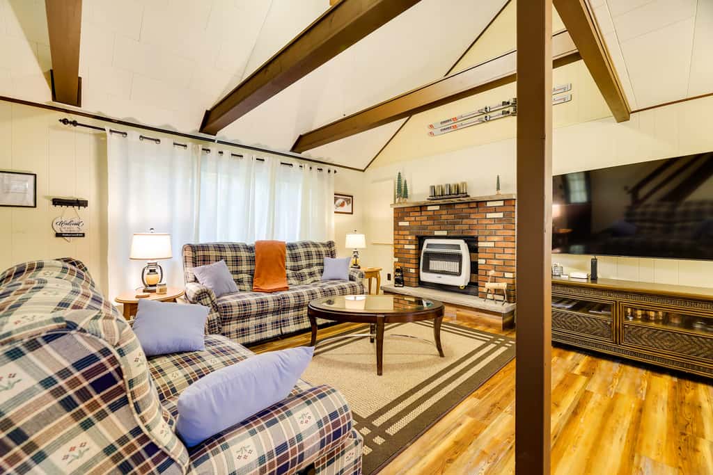 Hike, Swim, Ski & More: Home in Arrowhead Lakes!