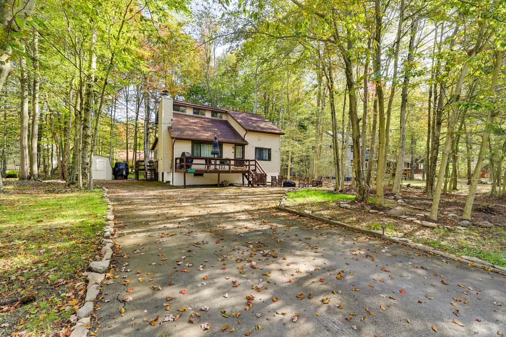 Hike, Swim, Ski & More: Home in Arrowhead Lakes!