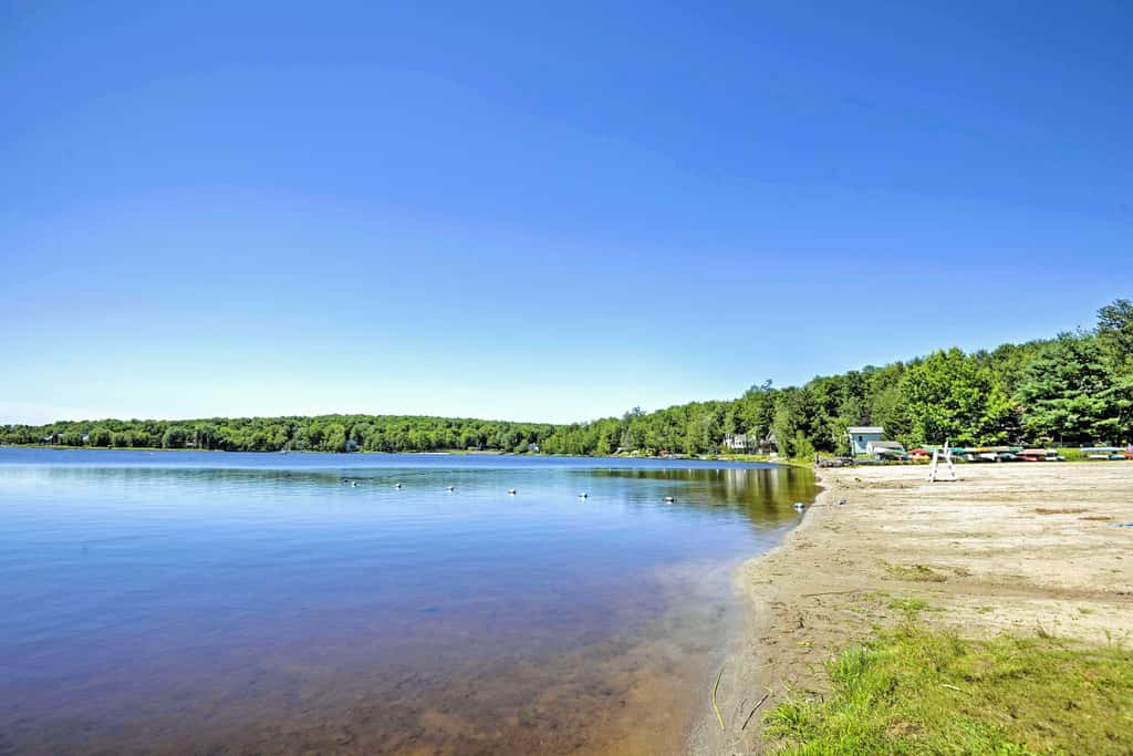 Hike, Swim, Ski & More: Home in Arrowhead Lakes!