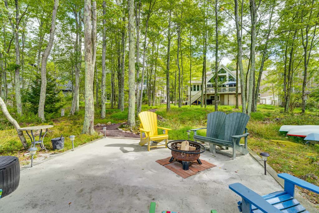 Lakefront Poconos Family Home w/ Pool Access