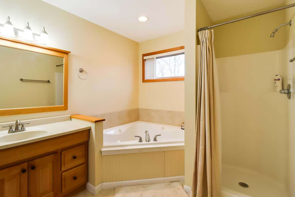 Lakefront Poconos Family Home w/ Pool Access