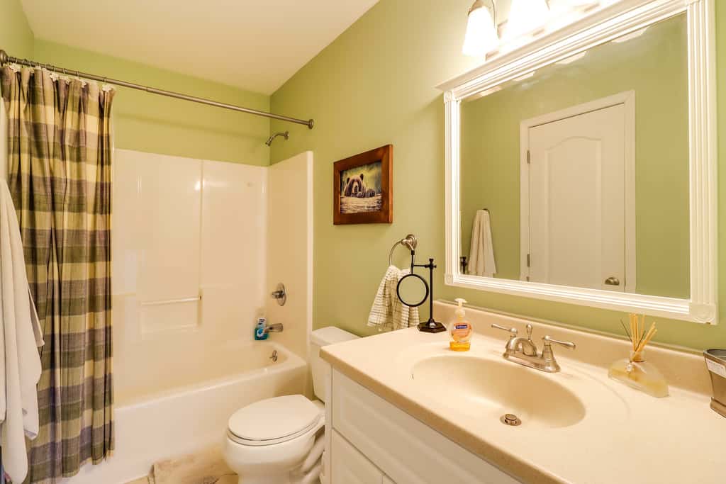 Lakefront Poconos Family Home w/ Pool Access
