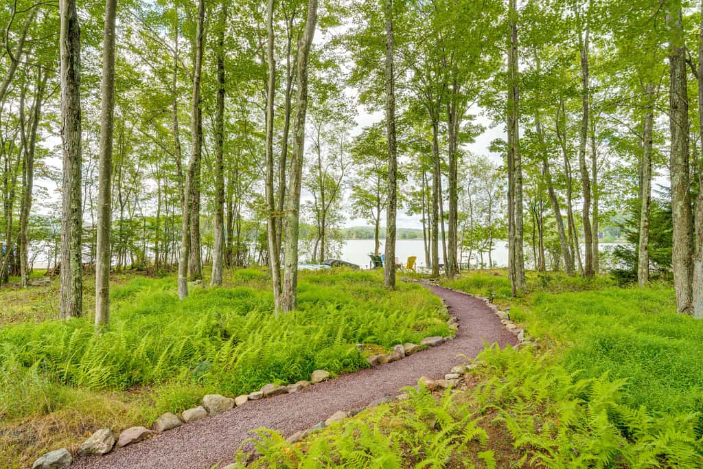 Lakefront Poconos Family Home w/ Pool Access