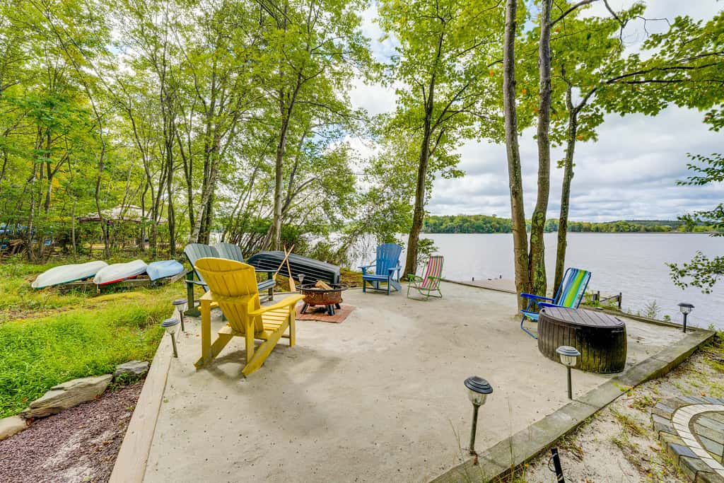 Lakefront Poconos Family Home w/ Pool Access
