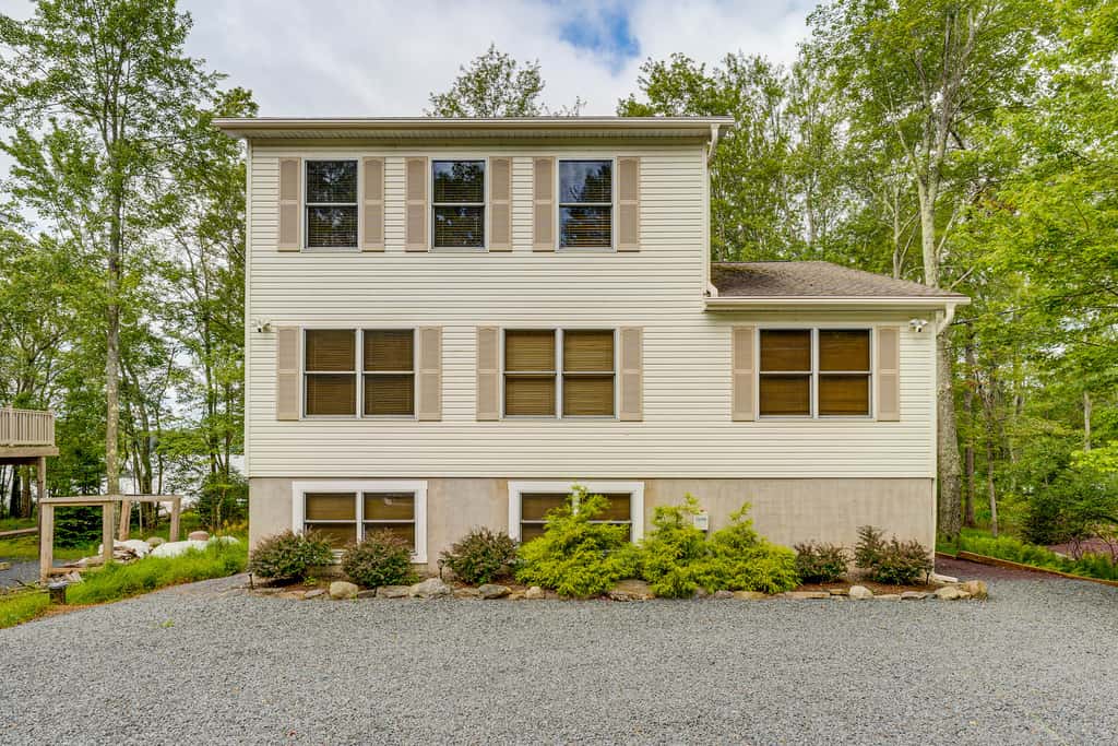 Lakefront Poconos Family Home w/ Pool Access