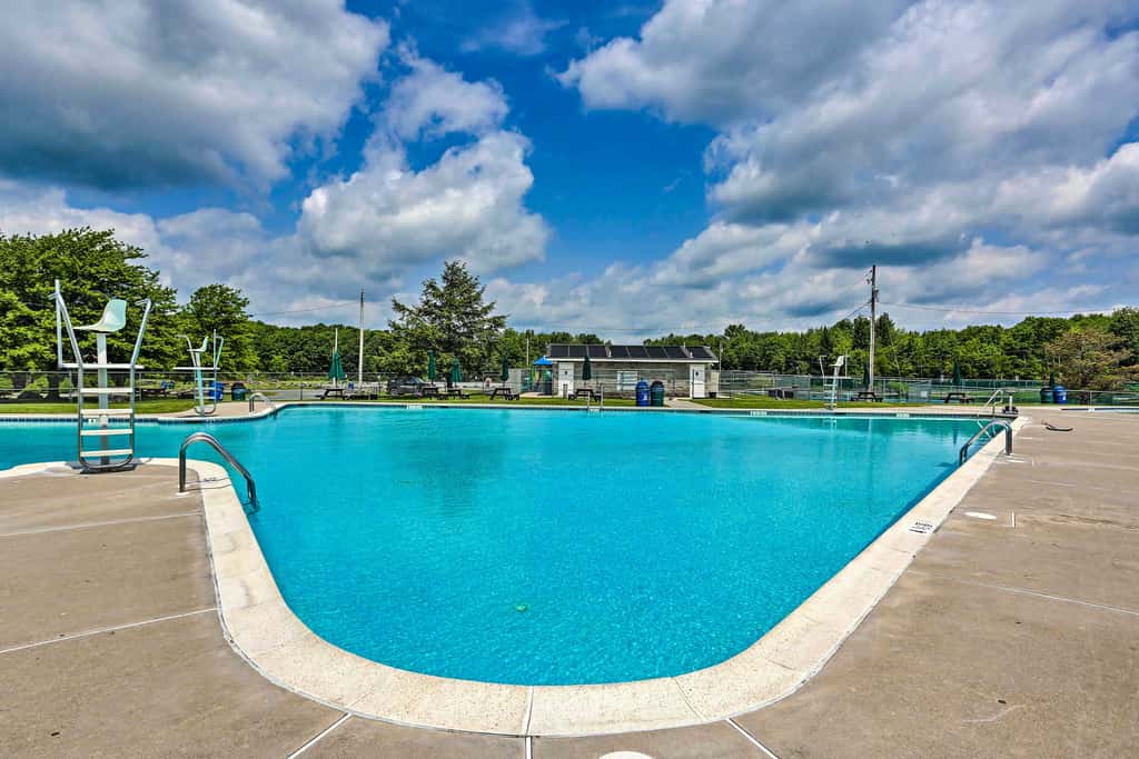 Lakefront Poconos Family Home w/ Pool Access