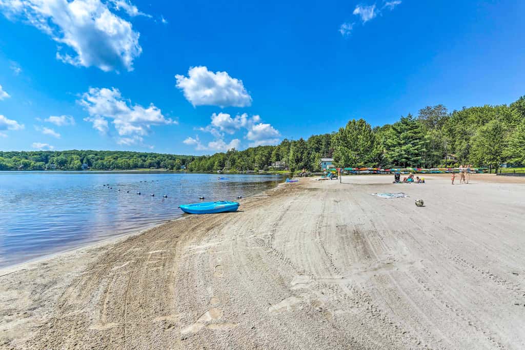 Lakefront Poconos Family Home w/ Pool Access