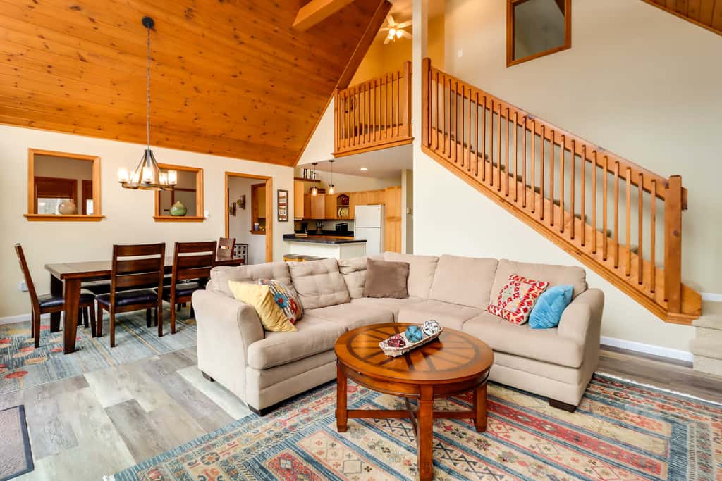 Lakefront Poconos Family Home w/ Pool Access