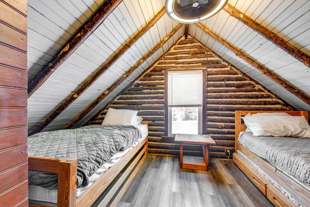 Rustic Log Cabin Near Jack Frost and Lake Harmony