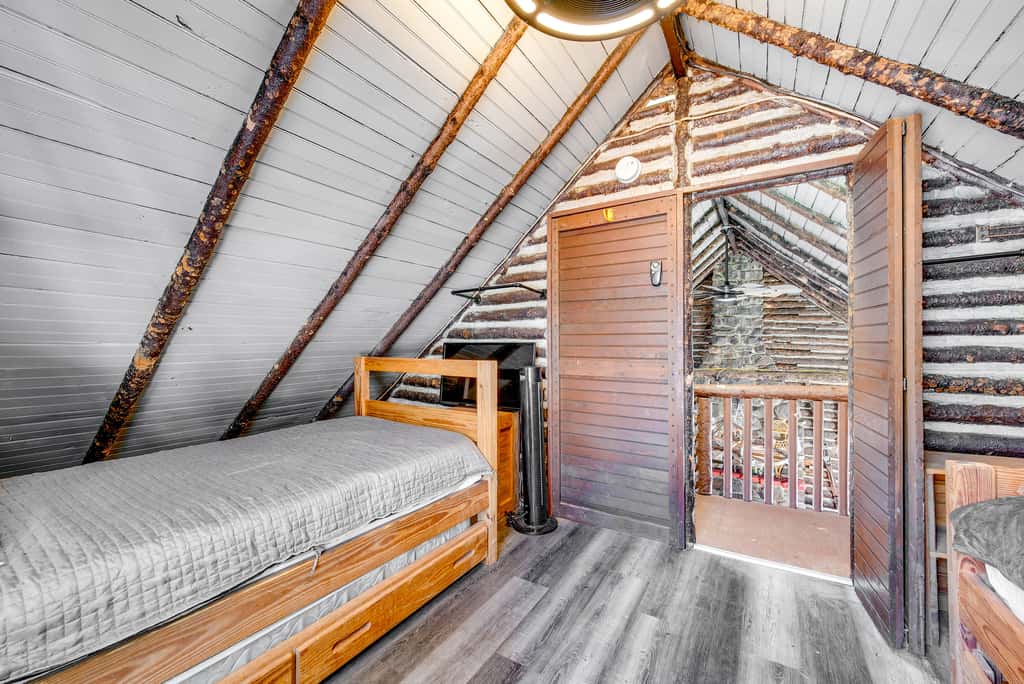 Rustic Log Cabin Near Jack Frost and Lake Harmony
