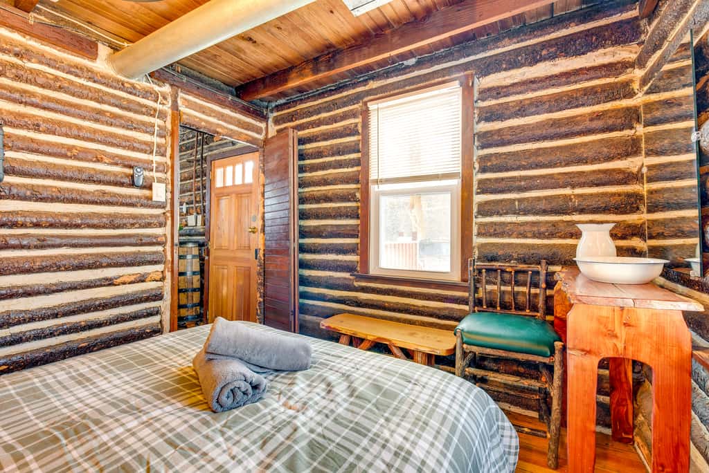 Rustic Log Cabin Near Jack Frost and Lake Harmony
