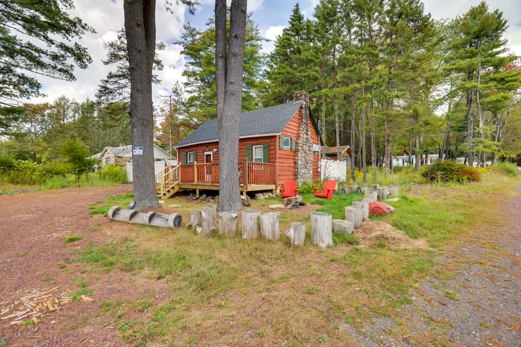 Rustic Log Cabin Near Jack Frost and Lake Harmony