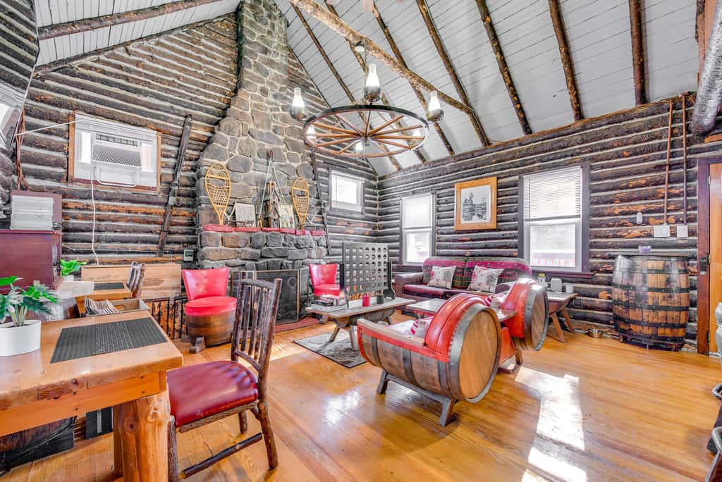Rustic Log Cabin Near Jack Frost and Lake Harmony