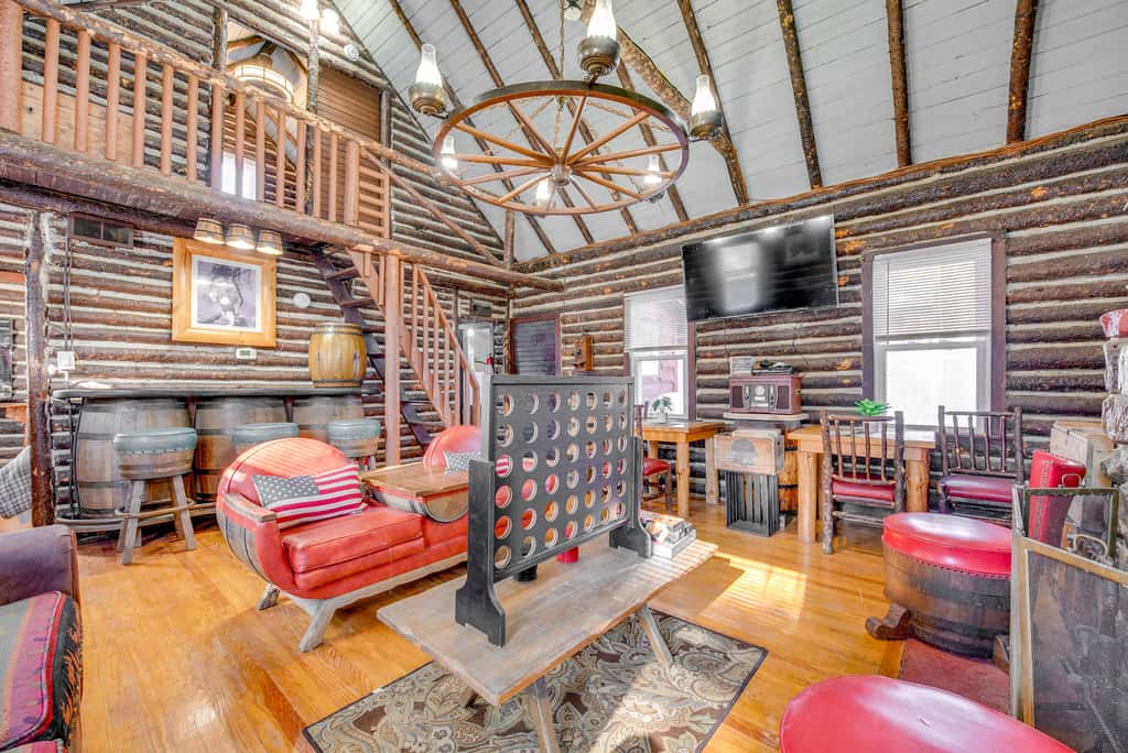 Rustic Log Cabin Near Jack Frost and Lake Harmony