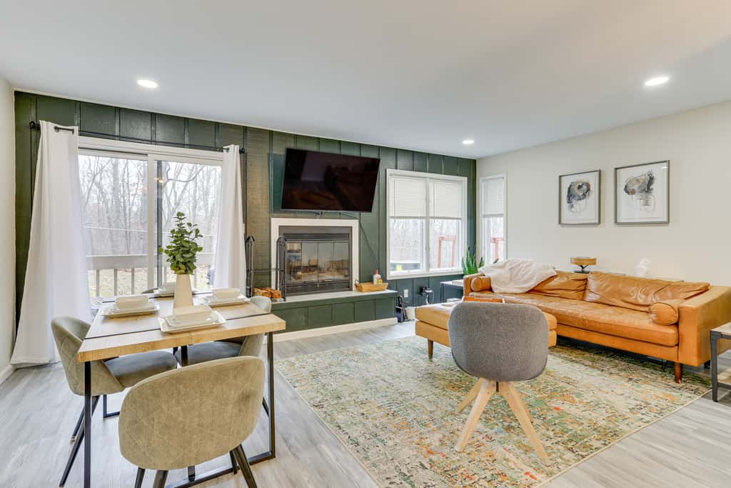 East Stroudsburg Townhouse < 1 Mi to Ski Area!