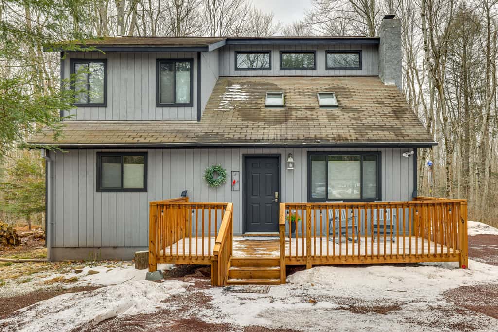 Pocono Pines Home w/ Private Hot Tub!