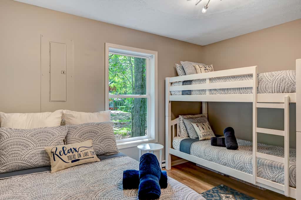 1 Mi to Beach: Pocono Lake Chalet w/ Decks
