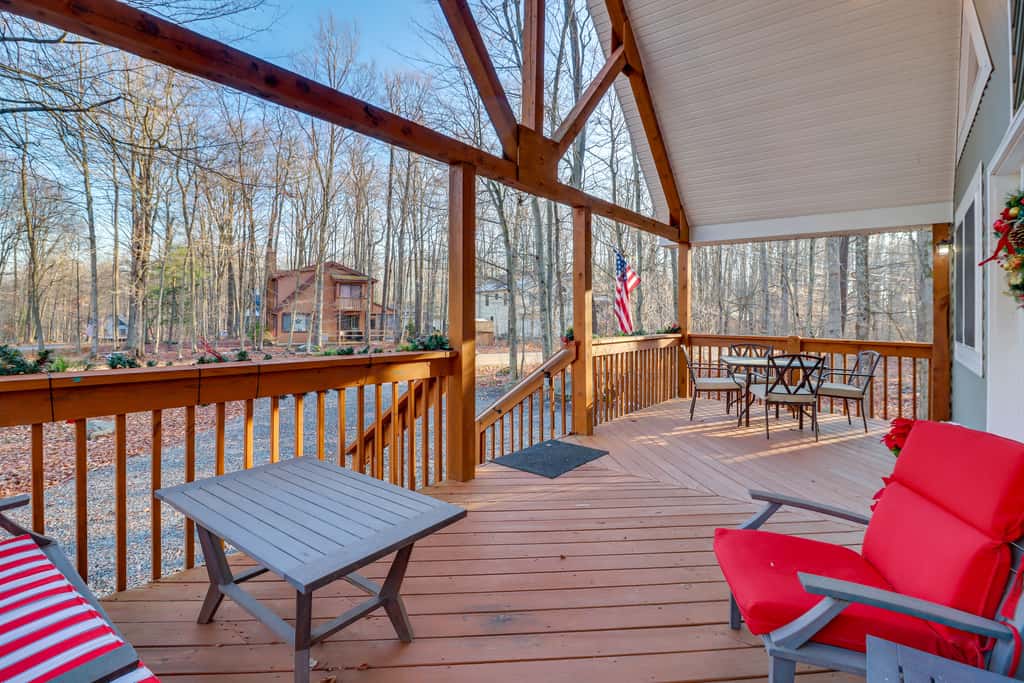 1 Mi to Beach: Pocono Lake Chalet w/ Decks