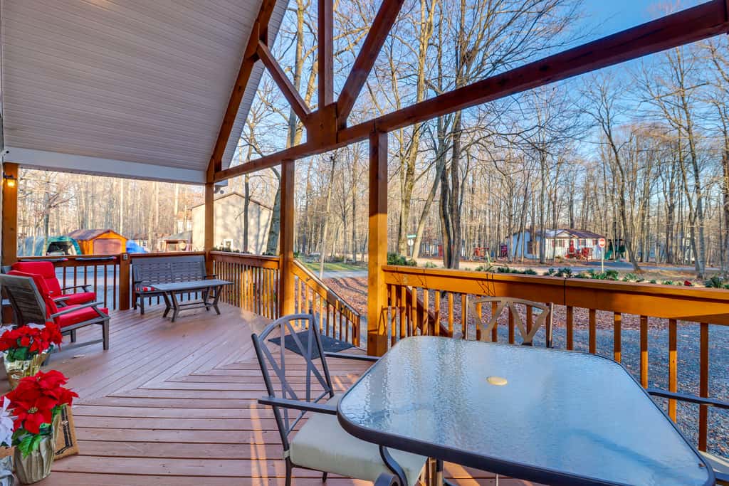 1 Mi to Beach: Pocono Lake Chalet w/ Decks