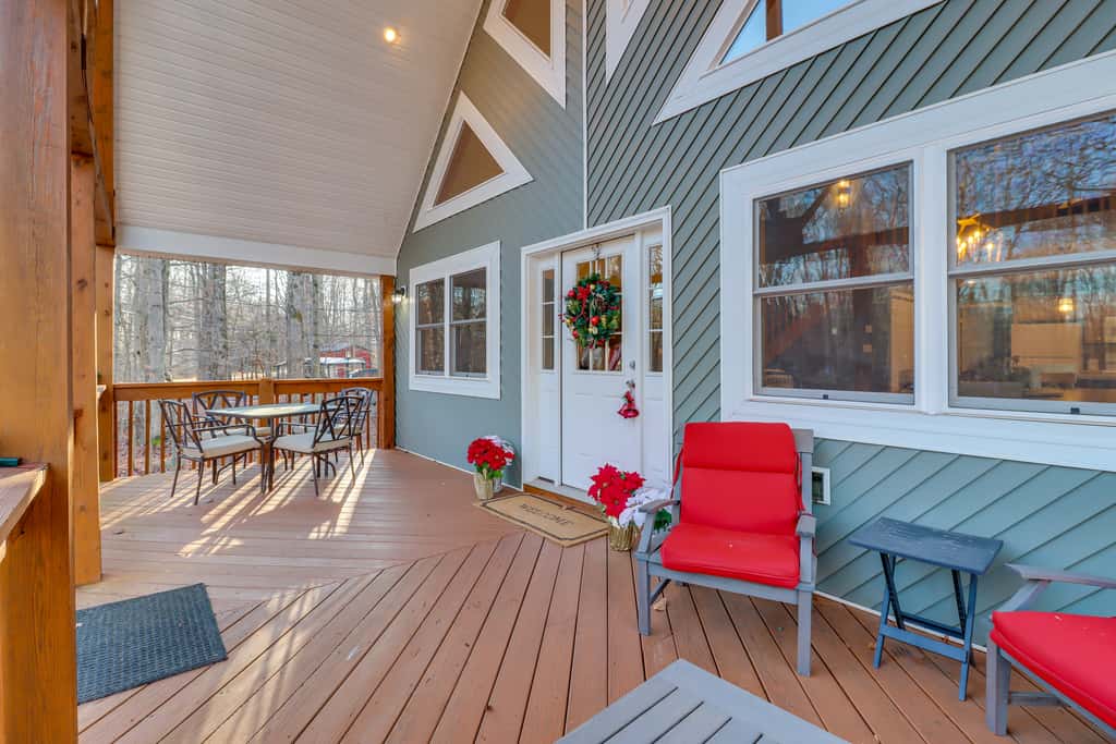 1 Mi to Beach: Pocono Lake Chalet w/ Decks
