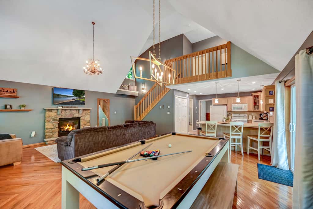 1 Mi to Beach: Pocono Lake Chalet w/ Decks