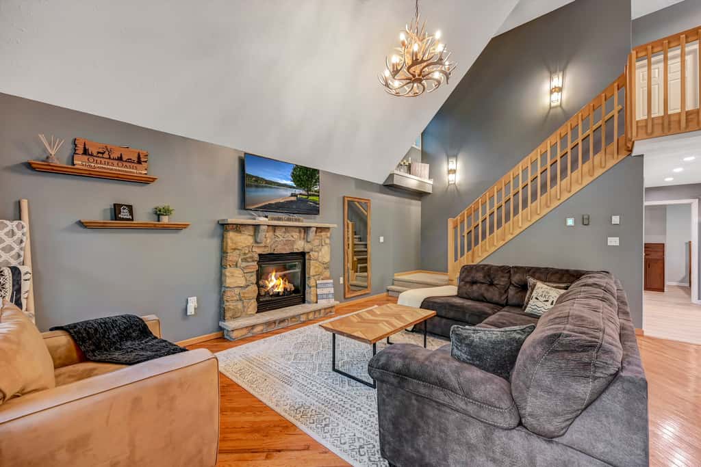 1 Mi to Beach: Pocono Lake Chalet w/ Decks