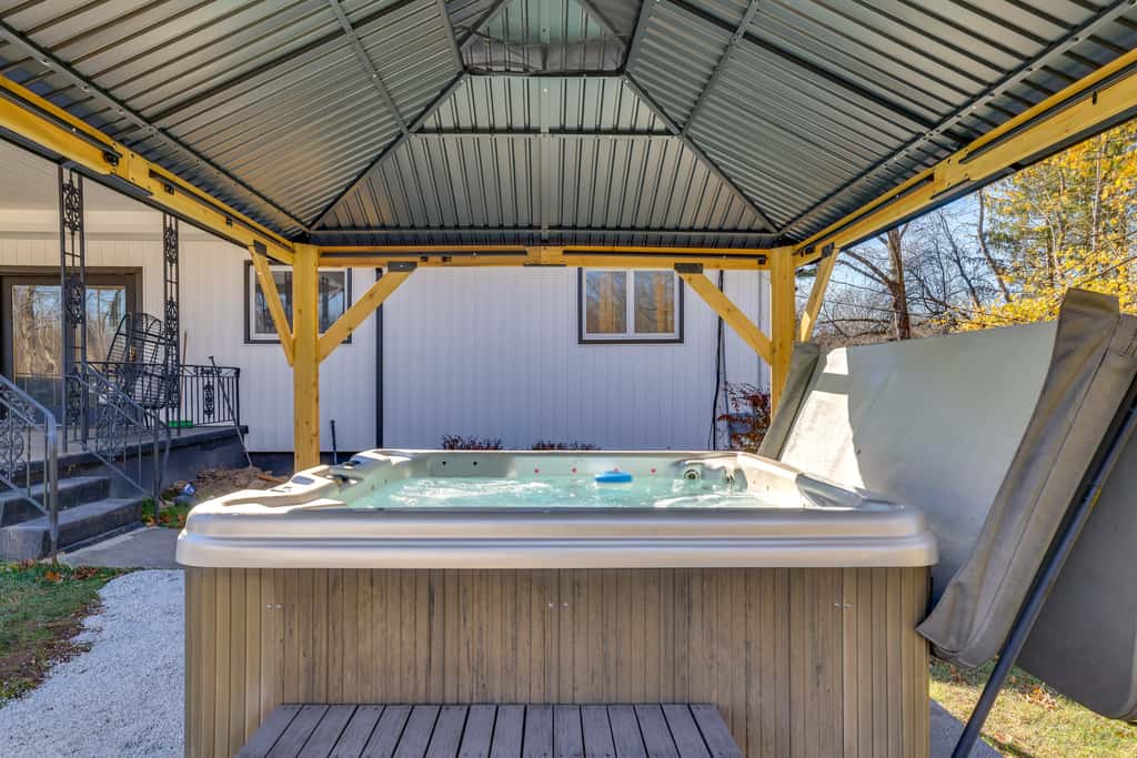 Game Room & Hot Tub! Cresco Family Home