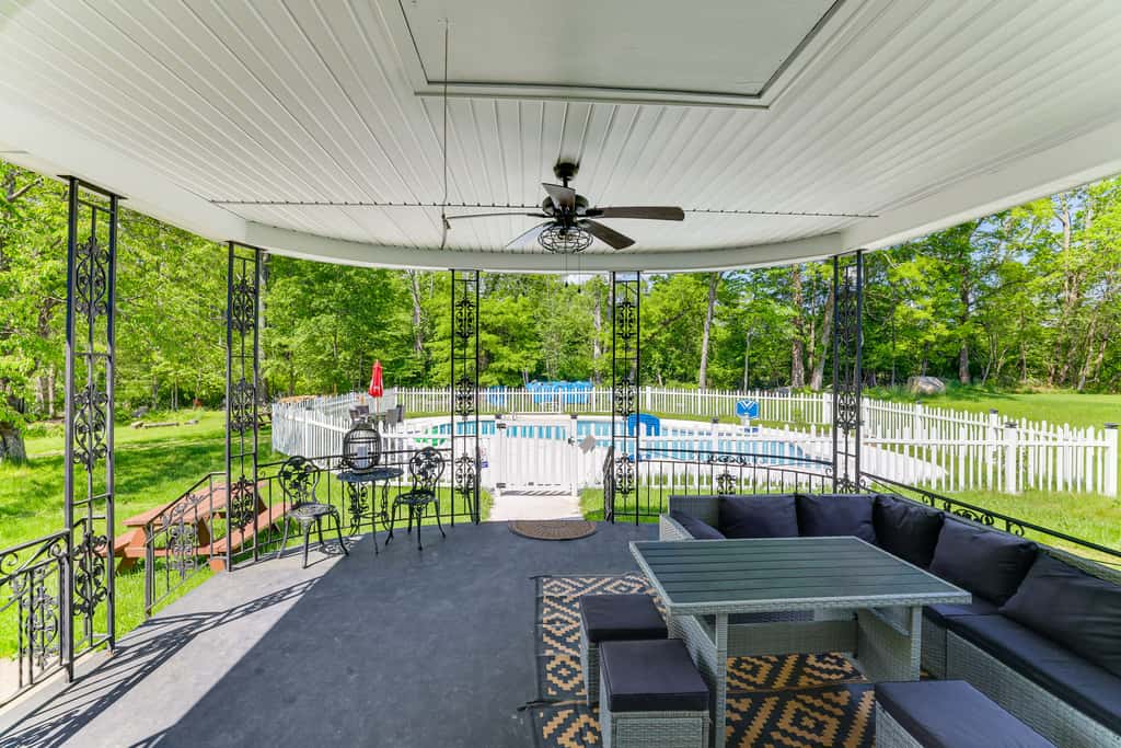 Game Room & Hot Tub! Cresco Family Home