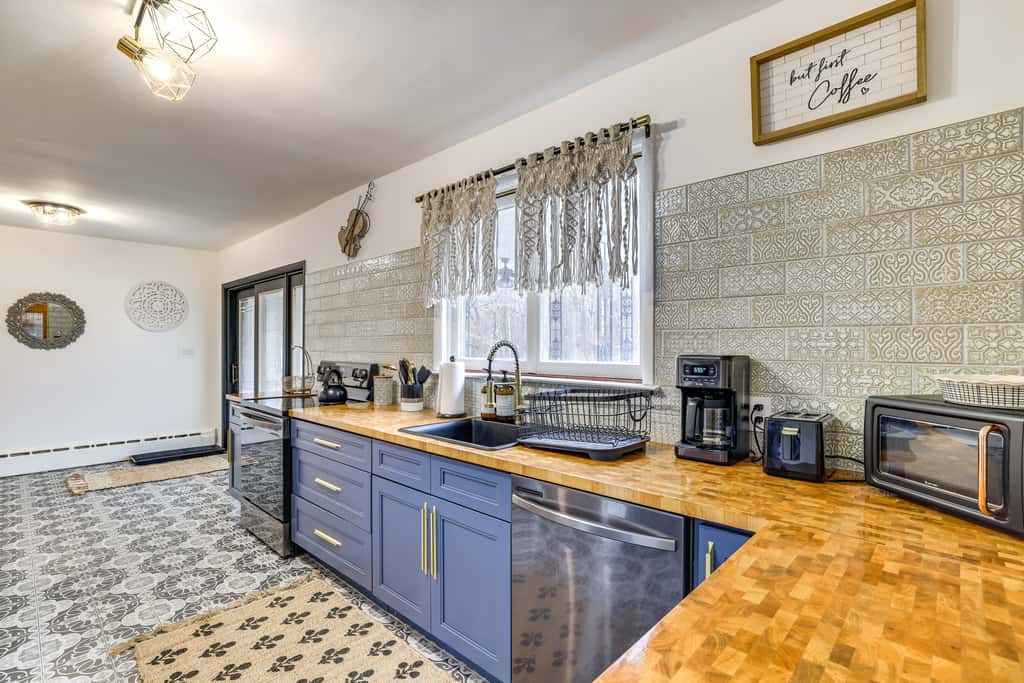 Game Room & Hot Tub! Cresco Family Home