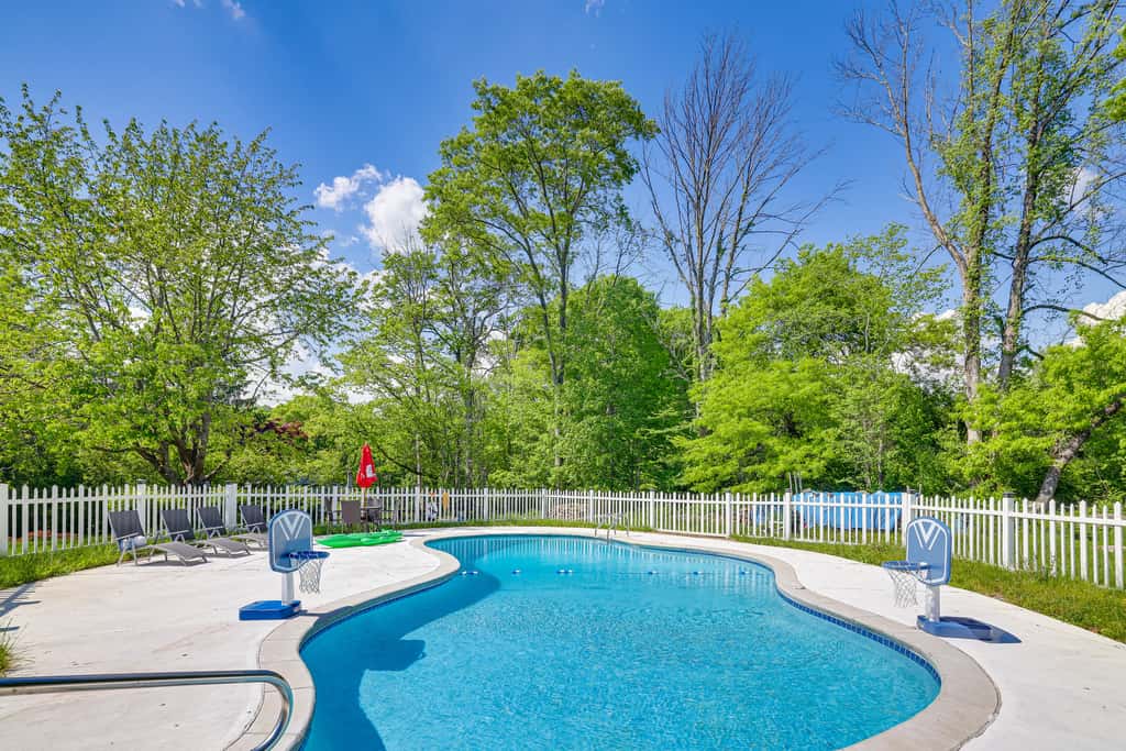 Game Room & Hot Tub! Cresco Family Home