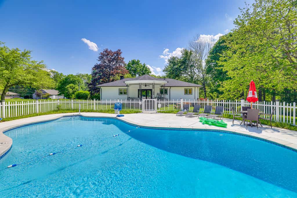 Game Room & Hot Tub! Cresco Family Home